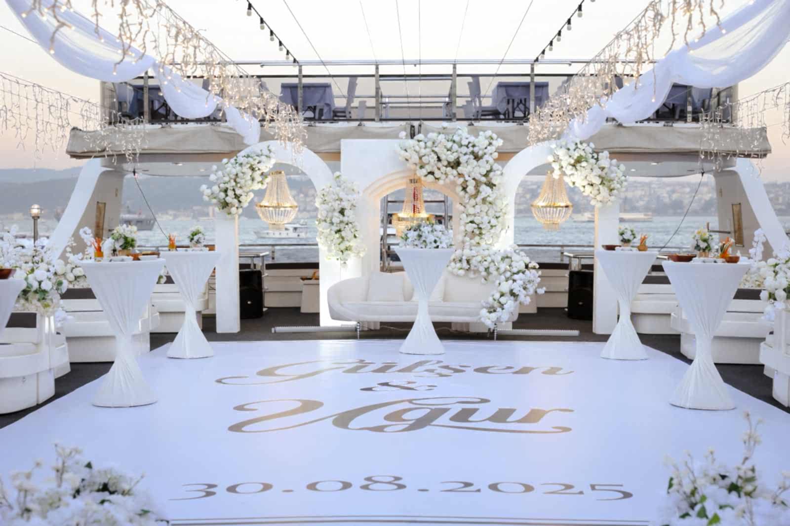  Wedding On The Boat