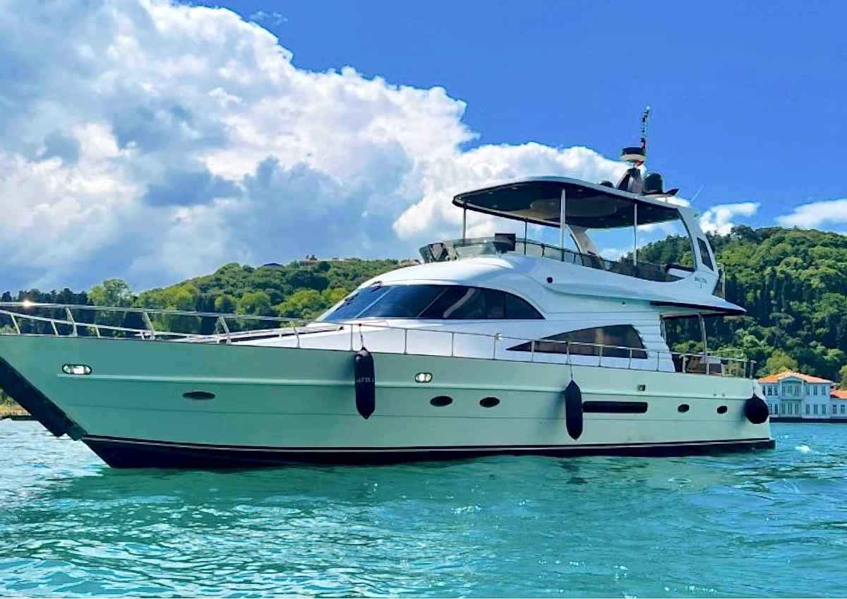 Yacht 2